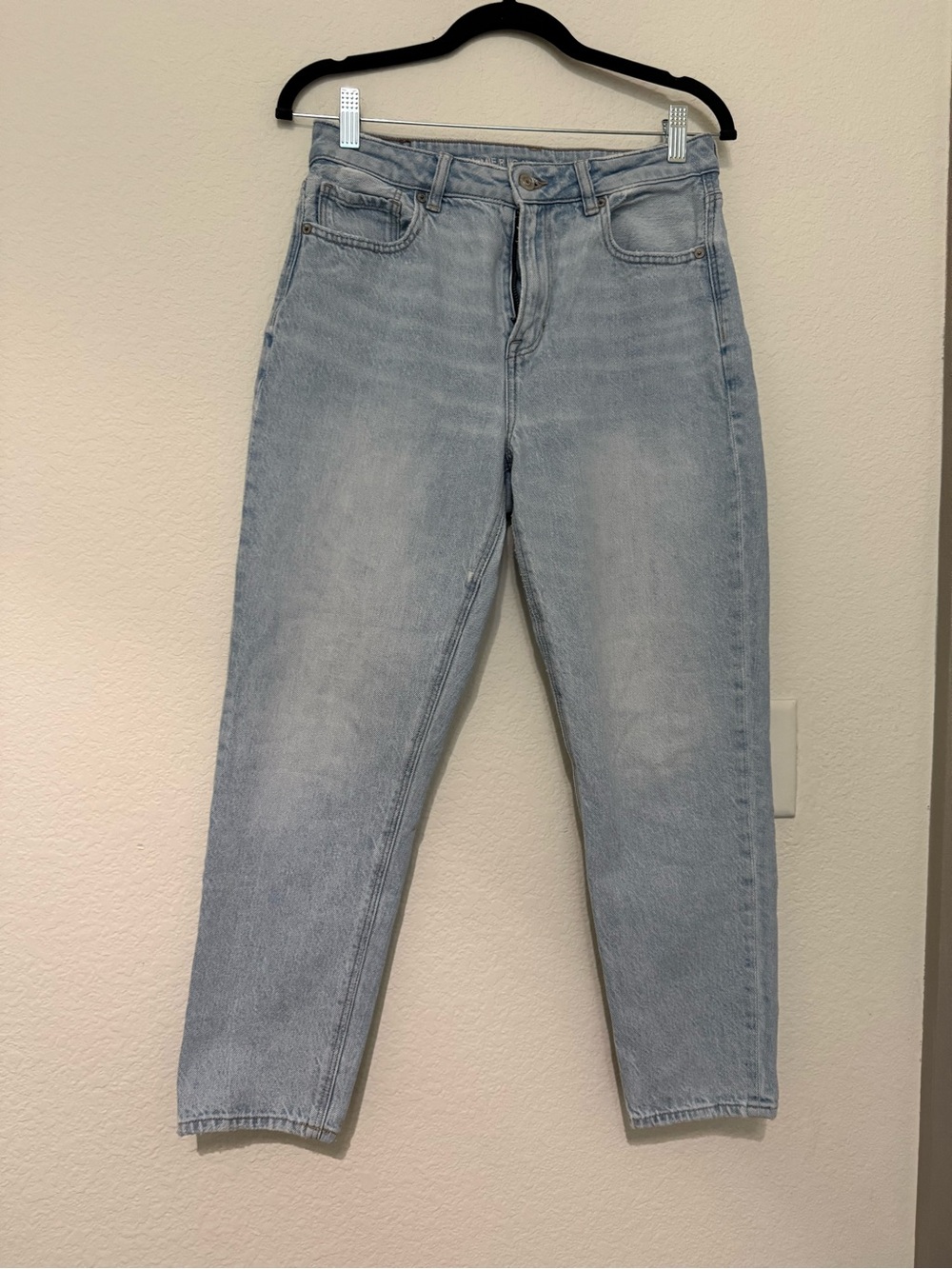 American Eagle Outfitters Light Wash Mom Jeans
